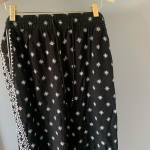 Old Navy Black and White Printed Pants